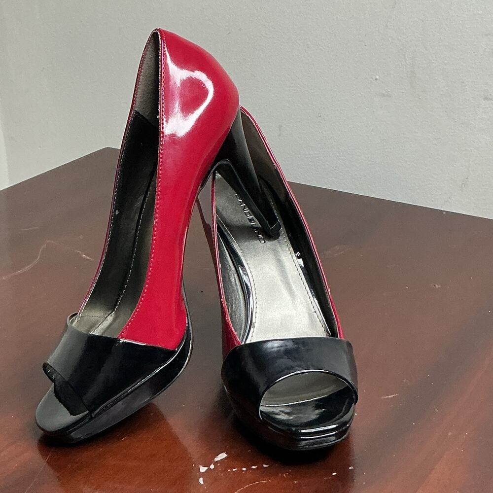 Bandolino Red & Black Patent Leather Colorblock Peep Toe Pumps - Size 7.5M